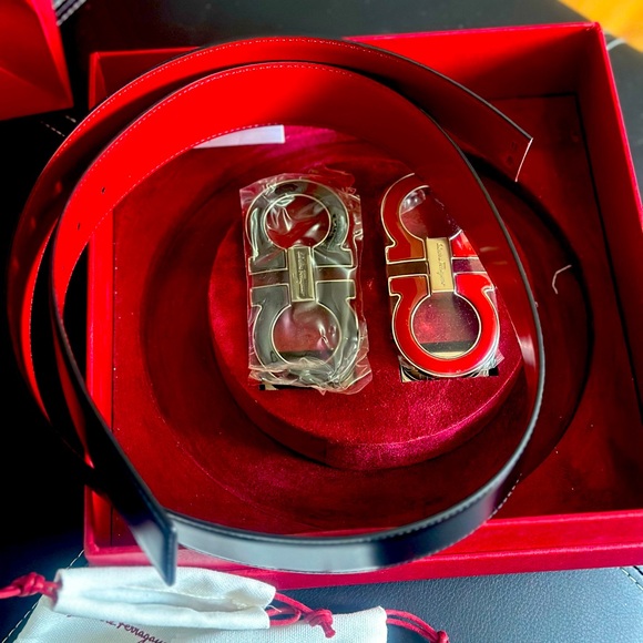 Salvatore Ferragamo Mens reversible Belt black and red with 2x Buckles - Picture 3 of 4